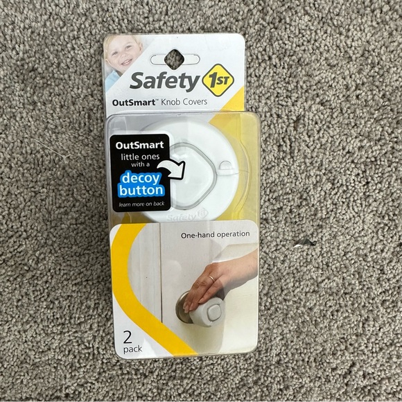 NEW! Safety 1st Knob Covers with Decoy Childproof Pack of 2 - Picture 2 of 2